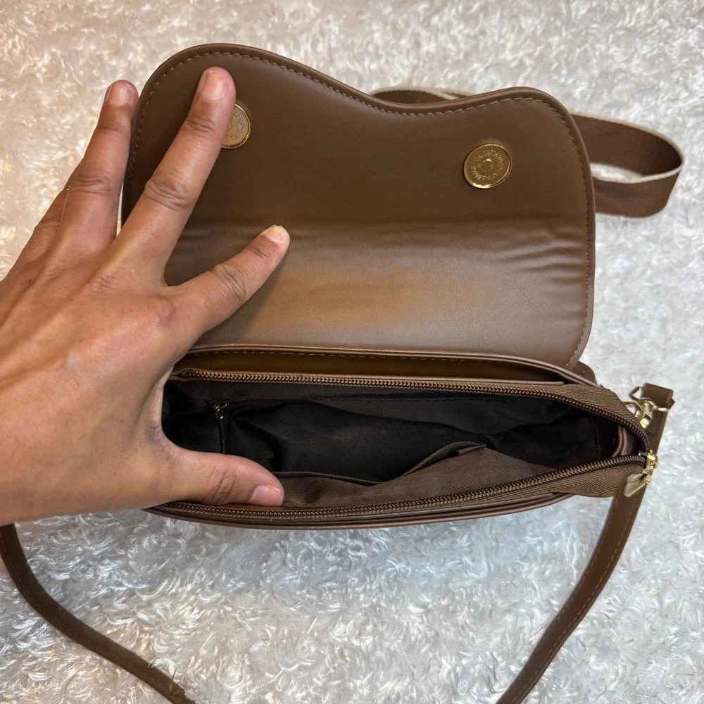 Minimalist Brown Saddle Crossbody Bag Chic Crescent Style with Adjustable Strap
